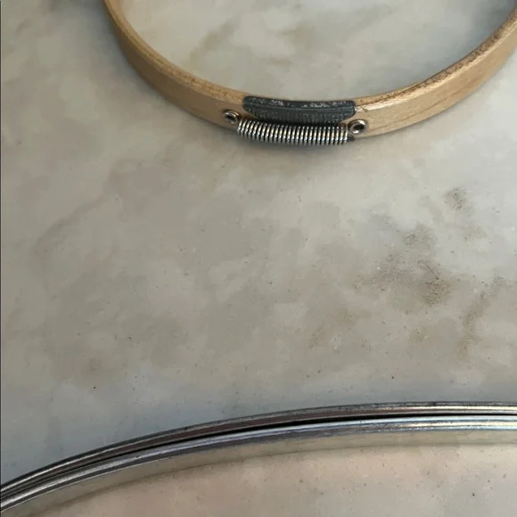 Vintage | Embroidery Hoop Bundle  of 4 complete hoops plus for incomplete hoops - Picture 5 of 7